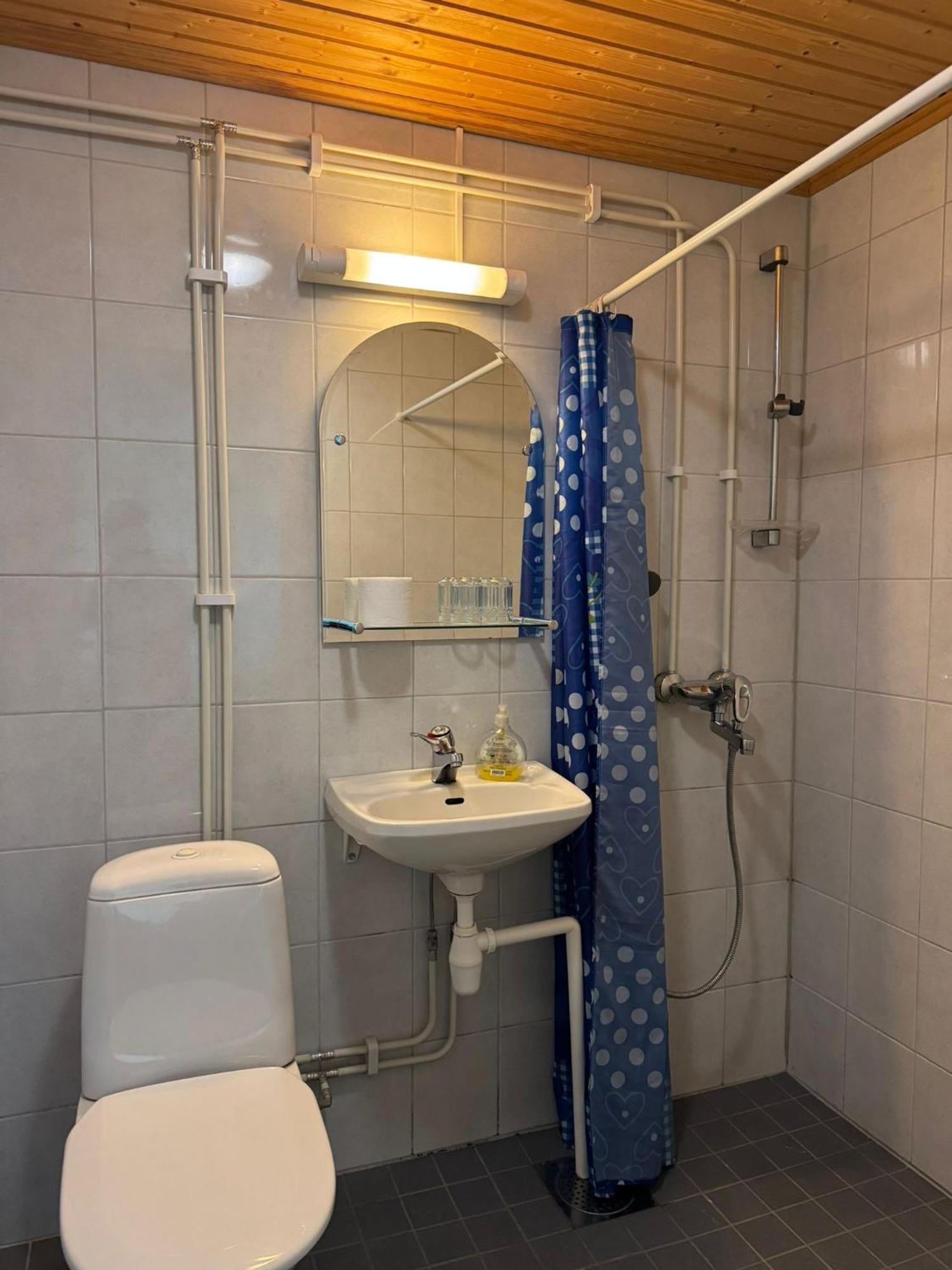 Jaemsaen Gasthaus Экстерьер фото